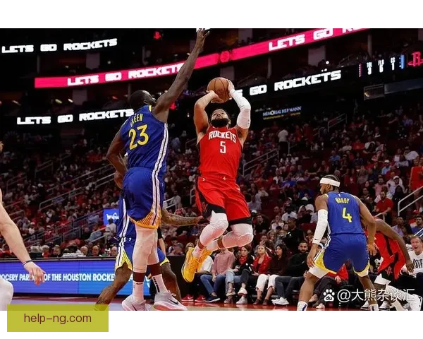 NBA焦点战再掀高潮巨星对决引爆季后赛格局东西部形势骤变联盟震动