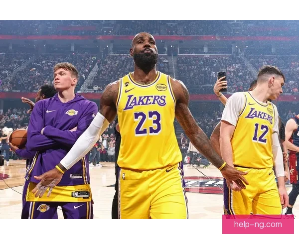 湖人队迎来全新赛季挑战 詹姆斯领衔冲击总冠军目标