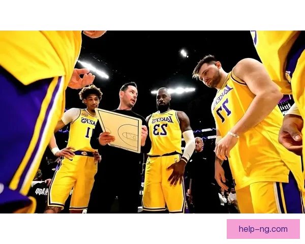 湖人最新比赛比分揭晓 球迷热议赛场精彩瞬间